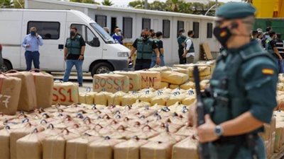 شاهد.. إسبانيا تضبط 4 أطنان من الحشيش على متن قارب يقوده بريطانيان