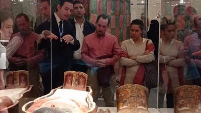 القائم بأعمال السفير الأمريكي في القاهرة وعائلته يزورون متحف الحضارة