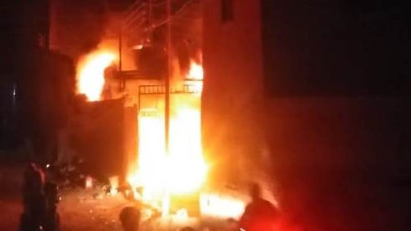 جانب من الحريق