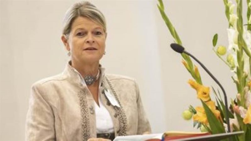 كلوديا تانر وزيرة