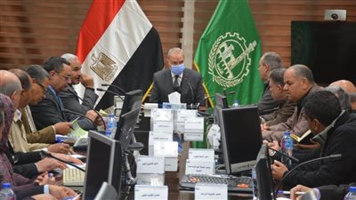 محافظ القليوبية يناقش مشكلات المستثمرين بالمناطق الصناعية بمنطقتي الشروق والصفا الصناعية