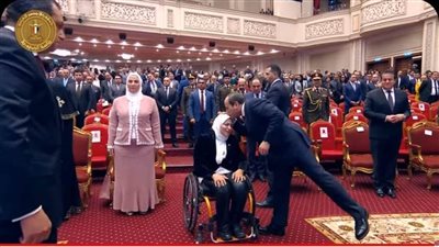 النائبة هند حازم تروي تفاصيل كلمتها أمام الرئيس قبل تقبيله رأسها 