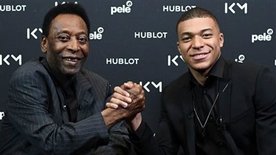 مبابي ناعيا بيليه: تركنا ملك كرة القدم