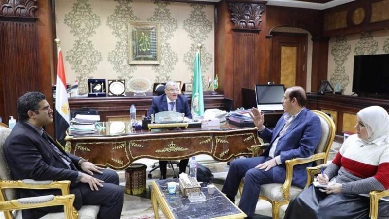 محافظ المنيا خلال