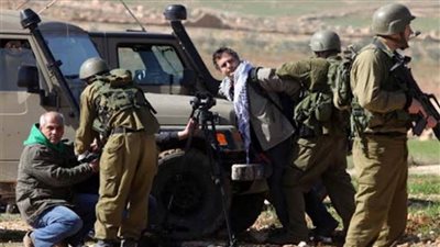 تواصل انتهاكات الاحتلال: إصابات واعتقالات وتكسير أشجار