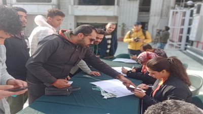 توافد جماهير الزمالك على التسجيل بكشوف السفر لحضور مباراة أسوان