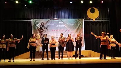 رئيس هيئة قصور الثقافة يشهد فعاليات فنية بقصر ثقافة موط بالوادي الجديد 