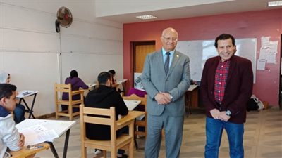 رئيس جامعة بنها يتابع سير الامتحانات في اللجان بـ3 كليات