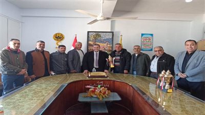 تكريم فرق اللجنة الرياضية لحصولها على المركز الأول في مختلف الألعاب