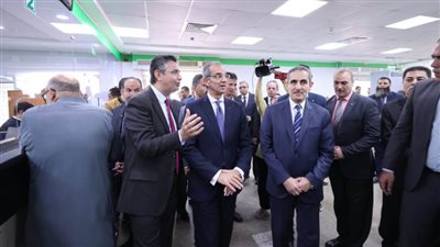 وزير الاتصالات يتفقد عددا من مشروعات الوزارة بقرى حياة كريمة في محافظة الغربية