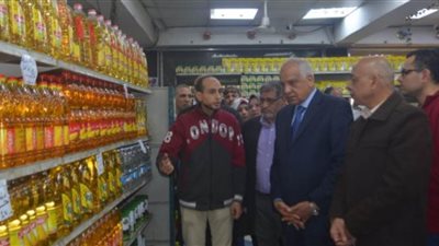    محافظ الجيزة يشدد على متابعة التزام المحال بوضع قوائم أسعار السلع 