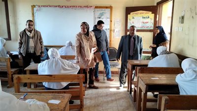 وكيل إدارة طهطا الأزهرية تتابع معهد فتيات السلام الإعدادي الثانوي في امتحانات النقل الثانوي 