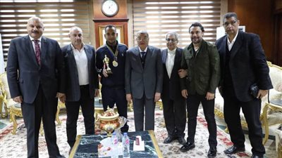 محافظ المنيا يكرم اللاعب محمد أنور لإنجازاته الرياضية والمشاركة في بطولتي عالم لمتحدي الإعاقة