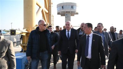 وزير الري يتفقد قناطر نجع حمادي الجديدة بقنا
