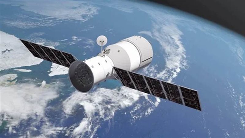 انطلاق أول قمر صناعي