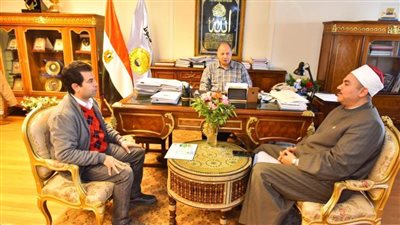 محافظ أسيوط يناقش مع أمين بيت العائلة المصرية استئناف جلسات وفعاليات 