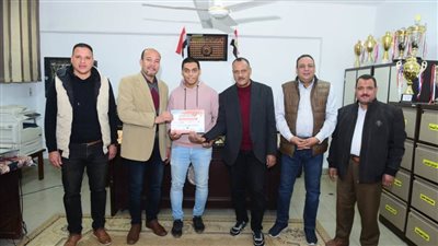 صيدلة سوهاج تكرم الطلاب الحاصلين على المراكز الاولي في المسابقات و الأنشطة الطلابية