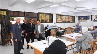 نائب رئيس جامعة أسيوط يتابع أعمال سير الامتحانات العملية بمختلف الكليات بالجامعة