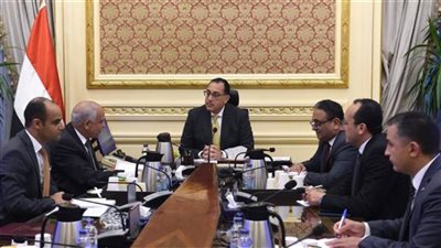 رئيس الوزراء يتابع مع محافظ الجيزة الموقف التنفيذي لعدد من المشروعات
