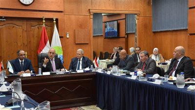 وزير الإسكان يترأس اجتماع اللجنة التنسيقية العليا لشركات مياه الشرب والصرف الصحي