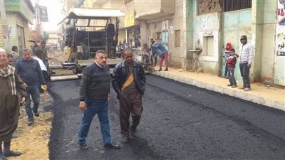 بدء رصف 10 شوارع رئيسية بديرمواس جنوب المنيا 