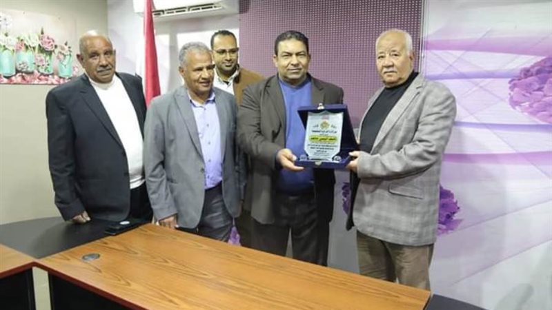 درع التميز إهداء