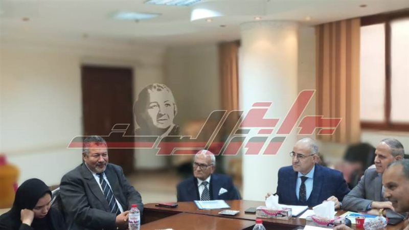 خلال الاجتماع