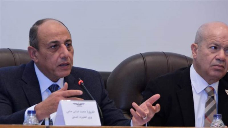 وزير الطيران خلال