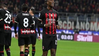 ميلان يفوز على ساليرينتانا 2-1 في الدوري الإيطالي لكرة القدم