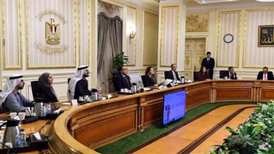 مدبولي يستعرض مع مسؤولين إماراتيين ترتيبات مشاركة مصر كضيف شرف في 