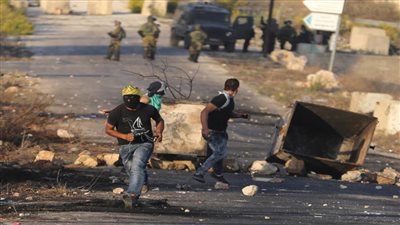 مواجهات بين الفلسطينيين والاحتلال الإسرائيلي في جنين .. وقوة خاصة تختطف شابًا