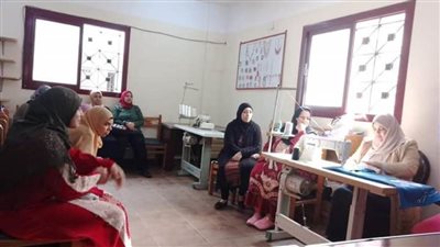 حياة كريمة... دورات للشباب والفتيات للتدريب على المهن الحرفية واليدوية
