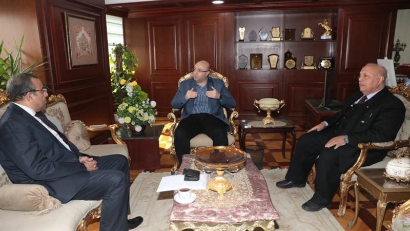 محافظ بنى سويف يلتقى