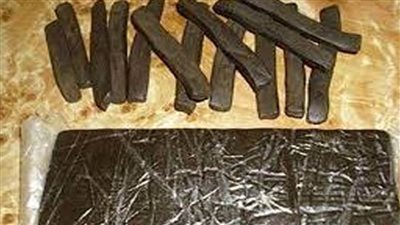 ضبط 30 قطعة يشتبه في أثريتها و20.5 كيلوجرام من مخدر الحشيش بالجيزة