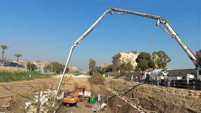 البدء فى صب الخرسانات بمشروع مجموعة قناطر ديروط الجديدة