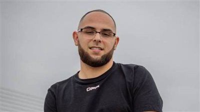 المخرج الأمريكي دانيل سافج ينتهي من تصوير الفيلم القصير «فقراء إفريقيا»