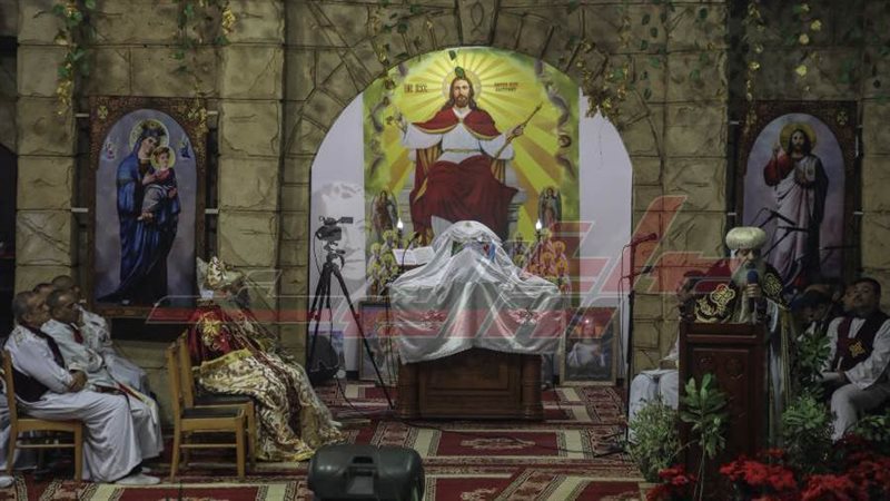 صور من صلاة القداس