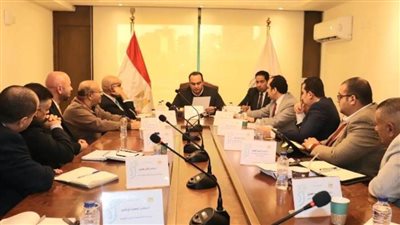 رئيس الرعاية الصحية يناقش المرحلة الانتقالية لمنظومة التأمين الصحي الشامل