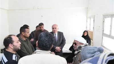 محافظ قنا يوجه بتقديم كافة أوجه الرعاية الطبية لمصابي حادث انهيار منزل بقرية الشعانية