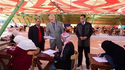 ١٠ آلاف طالبة وطالبة يؤدون امتحانات الفصل الدراسي الأول بكلية الآداب بسوهاج