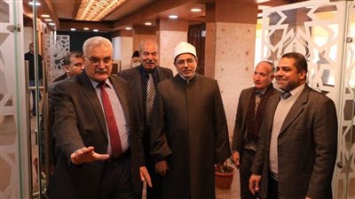 أثناء تفقده لامتحانات كلية اللغات والترجمة.. رئيس جامعة الأزهر يثني على مركز التعريب والترجمة
