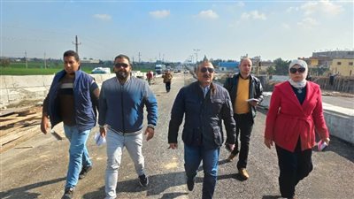 سكرتير عام محافظة البحيرة يتفقد كوبرى معمل القزاز بكفر الدوار 