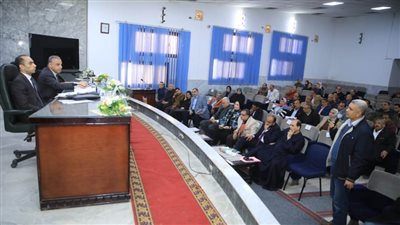 محافظ سوهاج يترأس الاجتماع الدوري للقيادات التنفيذية بالمحافظة