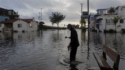 الأرصاد الجوية : كاليفورنيا تستعد لفيضانات كارثية