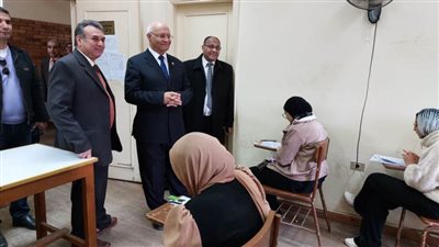 رئيس جامعة بنها يتفقد الامتحانات بكليتي الزراعة والطب البيطري 