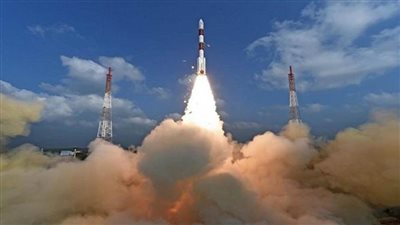 الصين تطلق ثلاثة أقمار صناعية جديدة إلى الفضاء