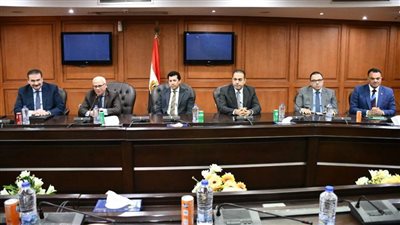 وزير الرياضة ومحافظ بورسعيد يتفقان على البدء في إنشاء الاستاد الجديد