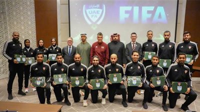 اتحاد الكرة الإماراتي يُسلم 30 حكما الشارات الدولية لعام 2023