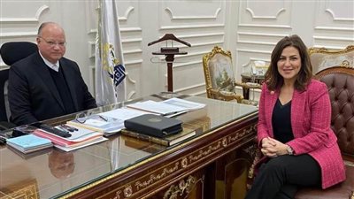 دينا عبدالكريم تبحث مع 