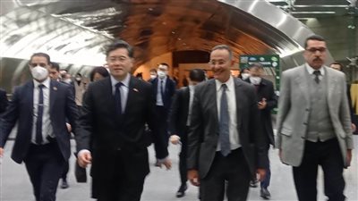 وزير خارجية الصين يزور متحف الحضارة